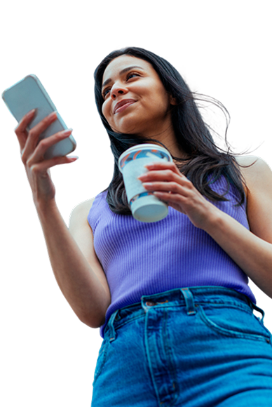 Mulher segurando um celular
