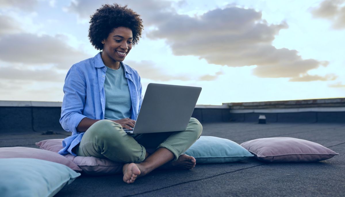 Descubra as diferenças entre uma IA genérica e um software jurídico com IA. Compare segurança, produtividade, precisão jurídica e veja qual solução gera mais valor para escritórios de advocacia.