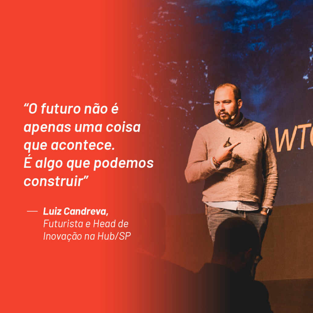 Foto de Luiz Candreva no palco do Aurum Summit com a seguinte citação de autoria dele: “O futuro não é apenas uma coisa que acontece, é algo que podemos construir.” 